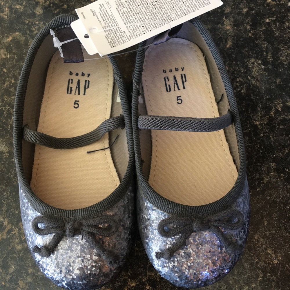 Brand new gap toddler girl dress shoes size 5